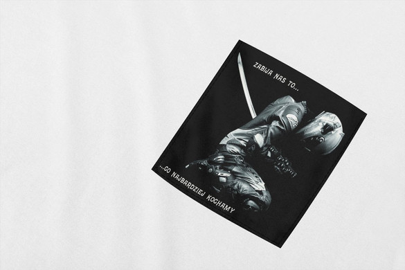 Koszulka z kieszonką Zabija nas to co ...