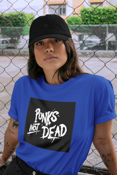 Koszulka z naszywką Punk's Not Dead
