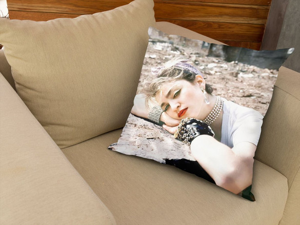 Poduszka MADONNA young 01