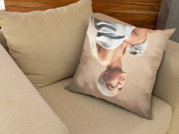 Poduszka ARIANA GRANDE SWEETENER