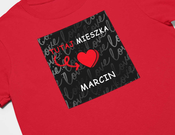 Koszulka z naszywką na Walentynki TWÓJ NAPIS