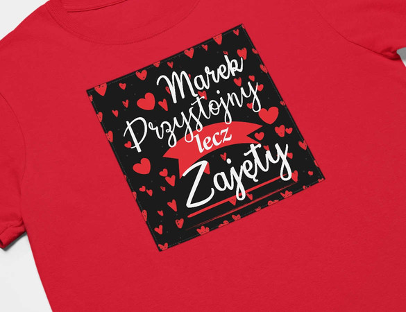 Koszulka z naszywką na Walentynki TWÓJ NAPIS