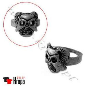 Pierścień CZASZKA - 32