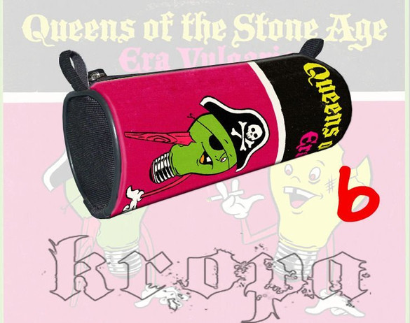  Piórnik szkolny  QUEENS OF THE STONE AGE