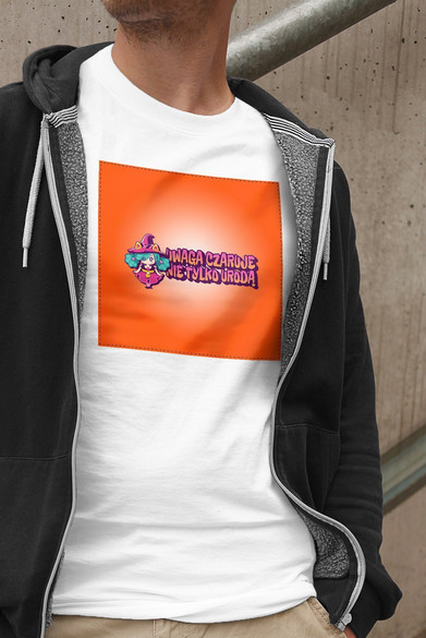 Koszulka z naszywką Uwaga czaruje nie..