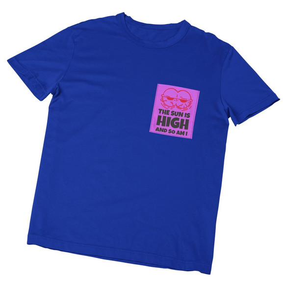 Koszulka z kieszonką THE SUN IS HIGH AND