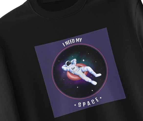Bluza z naszywką I need my space