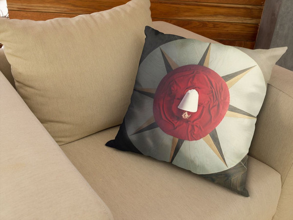 Poduszka The Handmaid's Tale 02