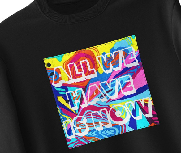 Bluza z naszywką All we have is now