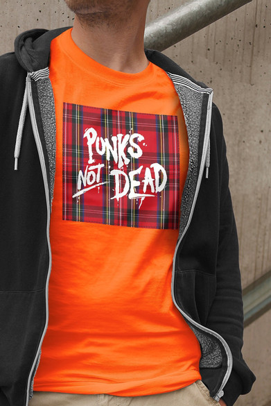Koszulka z naszywką Punks Not Dead 01