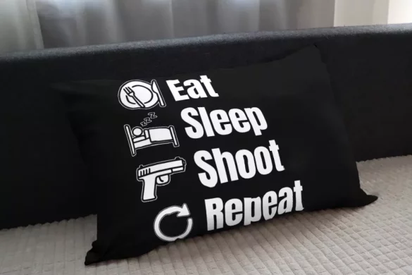 Poduszka dla strzelca Eat Sleep Shoot Repeat 60x40cm