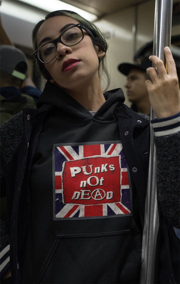 Bluza z naszywką Punks Not Dead 04