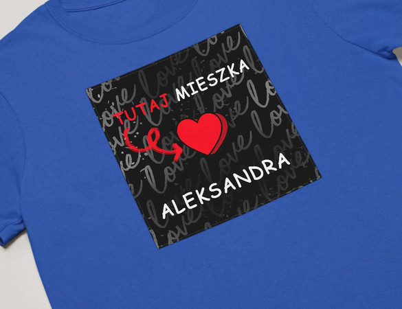 Koszulka z naszywką na Walentynki TWÓJ NAPIS
