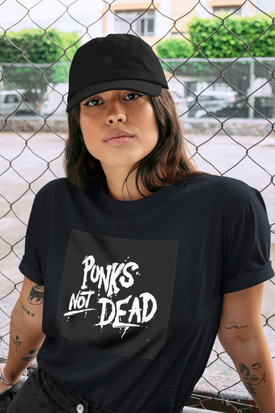 Koszulka z naszywką Punk's Not Dead