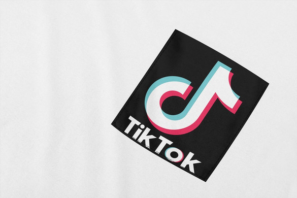Koszulka z kieszonką TikTok