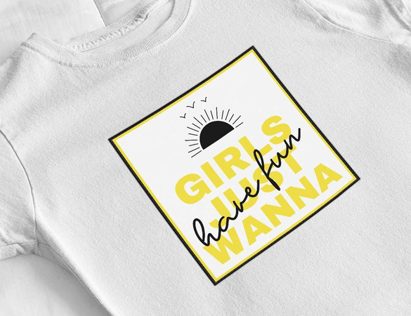 Bluzka damska z naszywką Girls just wanna …