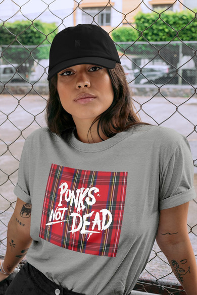 Koszulka z naszywką Punks Not Dead 01