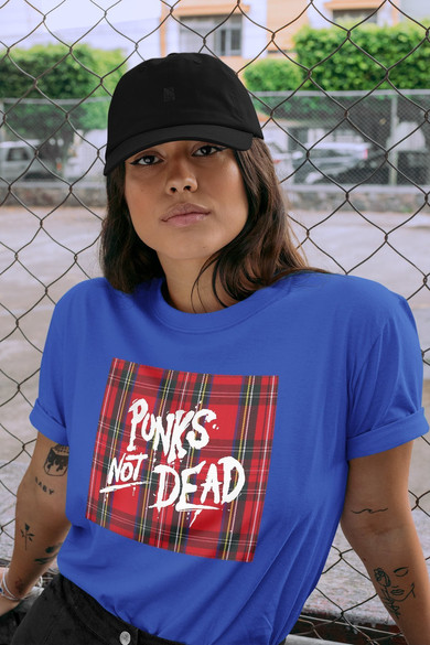 Koszulka z naszywką Punks Not Dead 01