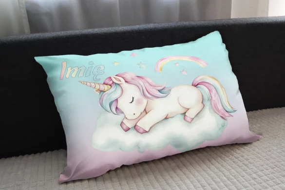 Poduszka Jednorożec śpiący na chmurce – pastelowa, personalizowana dla dziecka 60x40cm