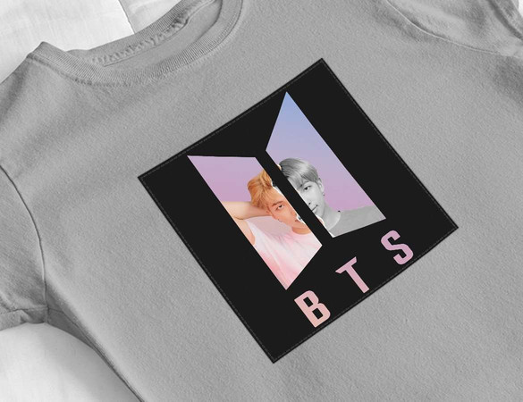 Bluzka damska z naszywką BTS RM