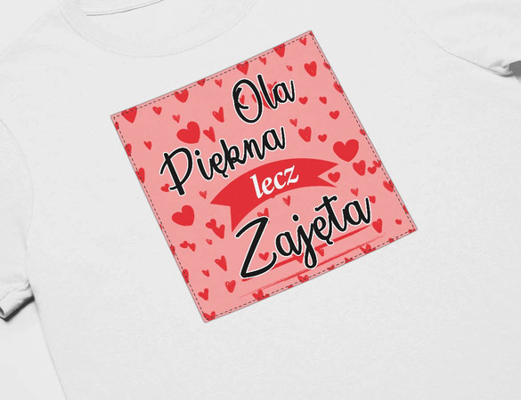 Koszulka z naszywką na Walentynki TWÓJ NAPIS