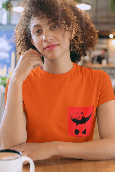 Koszulka z kieszonką BANKSY PANDA