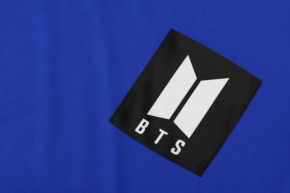 Koszulka z kieszonką BTS LOGO BIAŁE