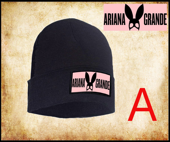 Czapka zimowa z naszywką ARIANA GRANDE