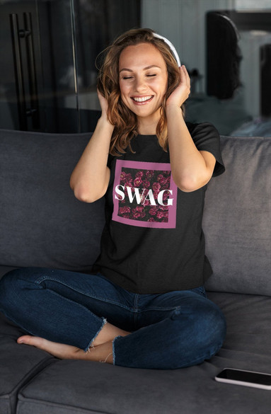 Bluzka damska z naszywką SWAG