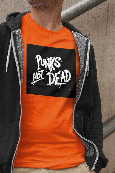 Koszulka z naszywką Punk's Not Dead