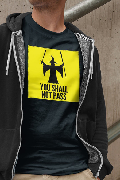 Koszulka z naszywką You shall not pass