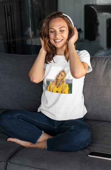 Bluzka damska z naszywką Billie Eilish 07