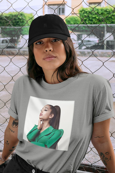  Koszulka z naszywką ARIANA GRANDE 01