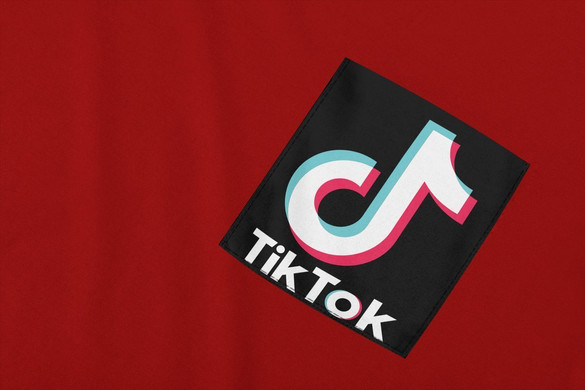 Koszulka z kieszonką TikTok