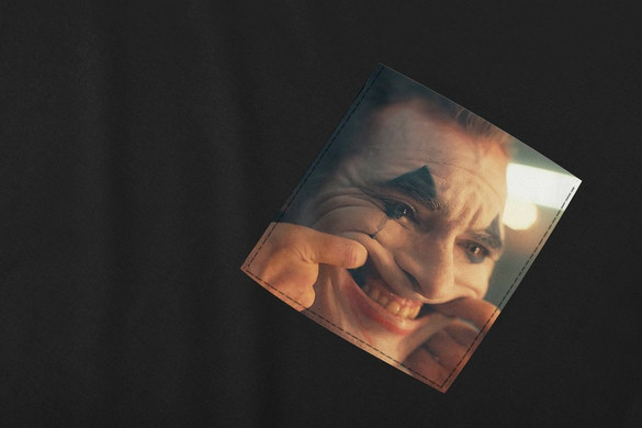 Koszulka z kieszonką JOKER FACE