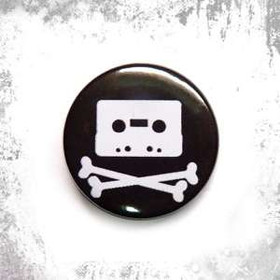 Przypinka KASETA PIRACKA