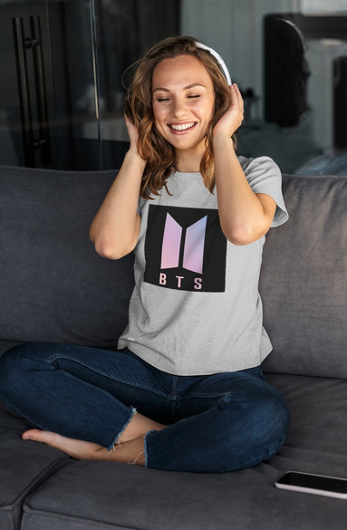 Bluzka damska z naszywką BTS LOGO