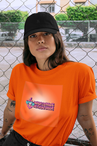 Koszulka z naszywką Uwaga czaruje nie..