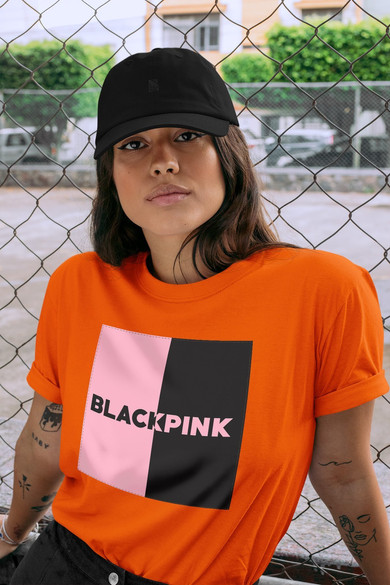 Koszulka z naszywką BLACKPINK logo