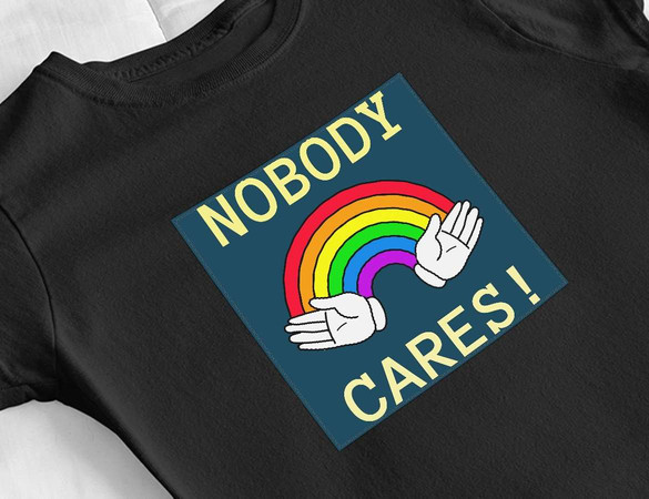 Bluzka damska z naszywką Nobody cares