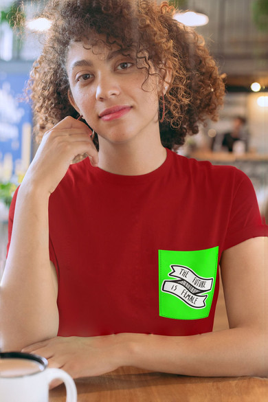 Koszulka z kieszonką THE FUTURE IS