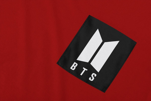 Koszulka z kieszonką BTS LOGO BIAŁE
