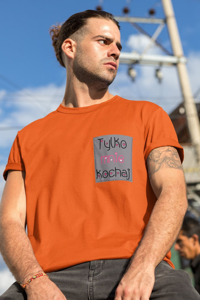 Koszulka z kieszonką TYLKO MNIE KOCHAJ