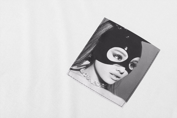 Koszulka z kieszonką ARIANA GRANDE 03