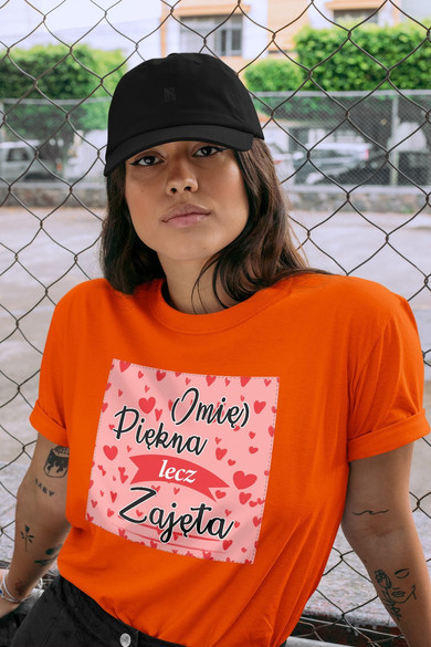 Koszulka z naszywką na Walentynki TWÓJ NAPIS