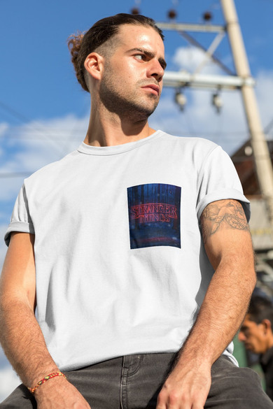 Koszulka z kieszonką STRANGER THINGS 03