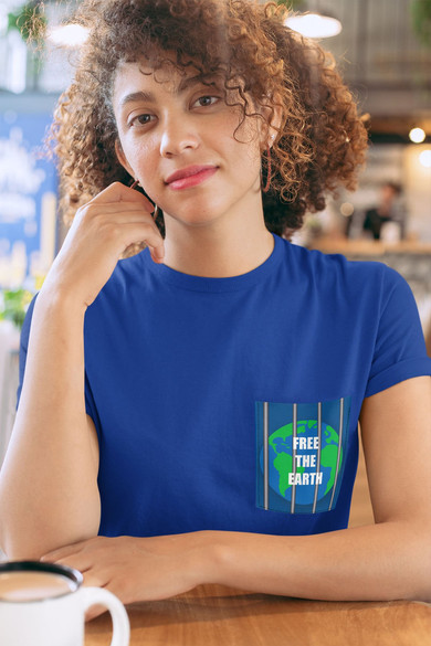 Koszulka z kieszonką FREE THE EARTH