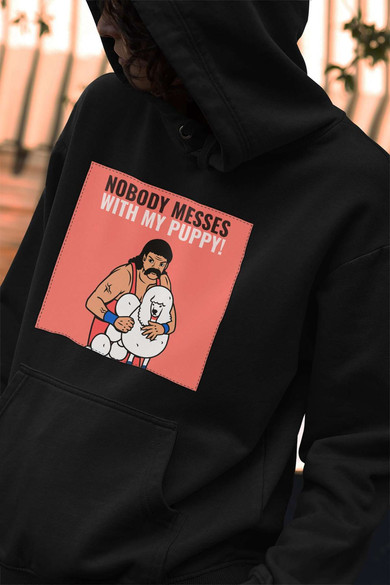 Bluza z naszywką Nobody messes …