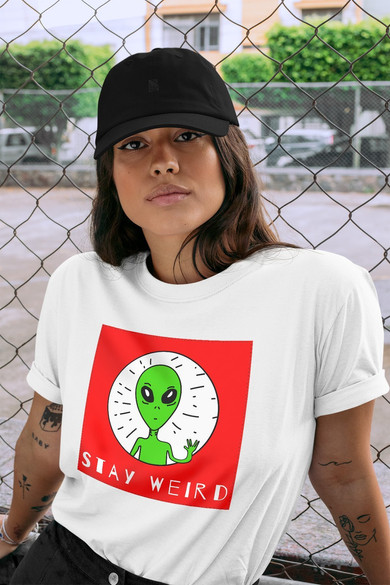 Koszulka z naszywką Stay weird