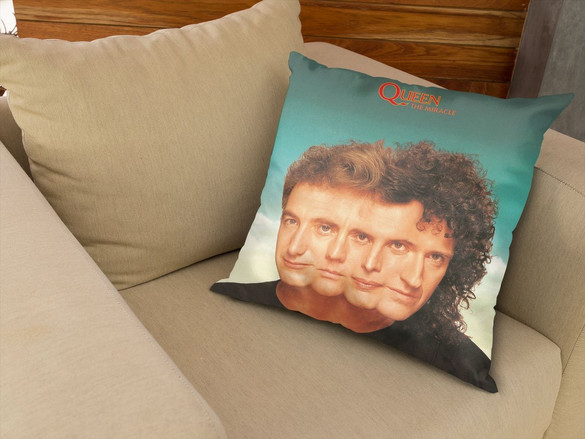 Poduszka Queen The Miracle